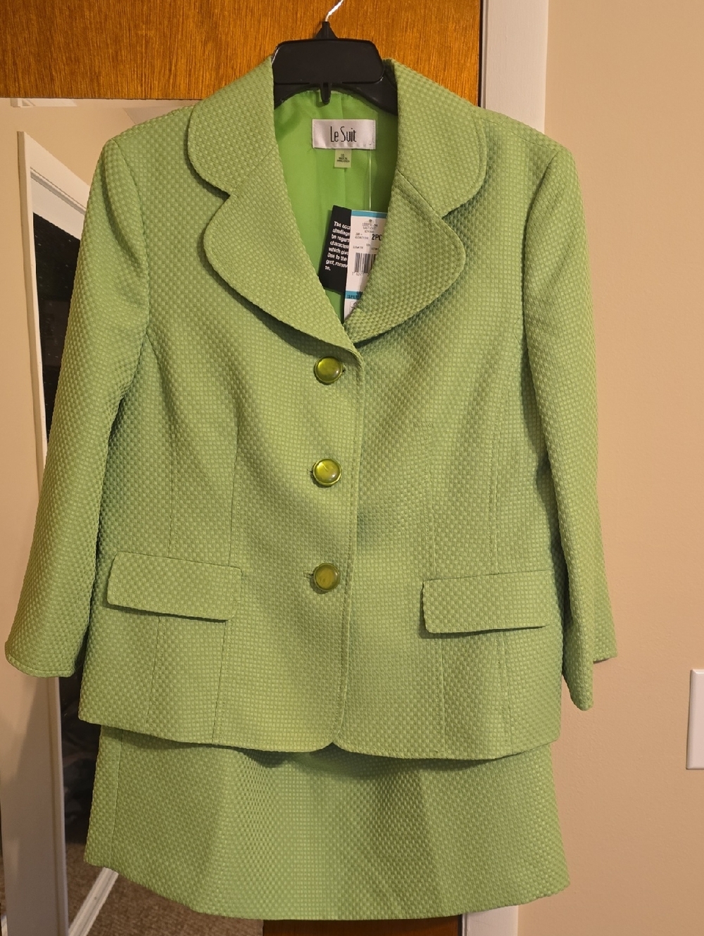 Le Suit Women's Lime Green Scalloped Collar Blazer & Skirt
